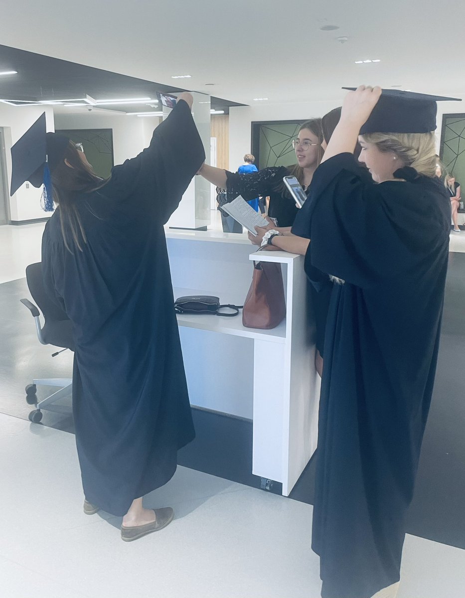 MMedyczna's tweet photo. Obrony prac magisterskich na kierunku #pielęgniarstwo w Warszawskiej Akademii Medycznej rozpoczęte!
https://t.co/KtLFYZKIuf 
#WAM #warszawskaakademiamedyczna #magister #pielęgniarka #pielęgniarki #dyplom https://t.co/NwQvQjYztS