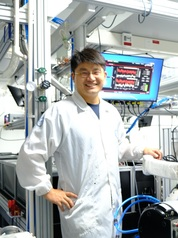 atto_ethz's tweet photo. Congratulations to Dr. Xiaochun Gong on being awarded the 2023 @EuroPhysSoc #QEOD Fresnel prize for developing attosecond coincidence metrology for ultrafast photonics! We are very proud to have had you be part of the team! https://t.co/vhQbel06ru https://t.co/KsH62gkoOv