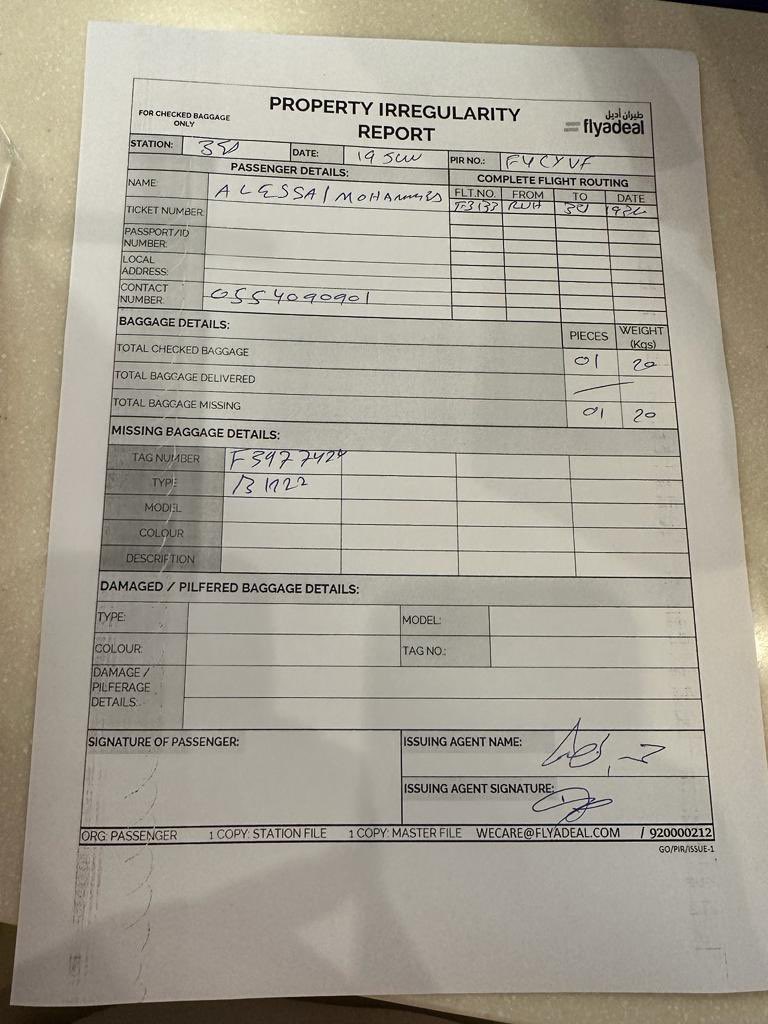 KHMmohd's tweet photo. @flyadeal الساده شركه اديل حقيبتي مفقوده من 19 يونيه وحتى هذه اللحظه لم اجدها وكل يوم اراجع يقولو كلم احد في الرياض كلمت في الرياض ولم يتجاوب معي احد افيدوني ماذا افعل تقدمت بشكوى ولم يتواصل معي احد وهاتفكمً اكثر من ساعه على الخط ولم يرد احد على اتصالي ماذا افعل افيدوني وشكرا https://t.co/O1rJty71fZ