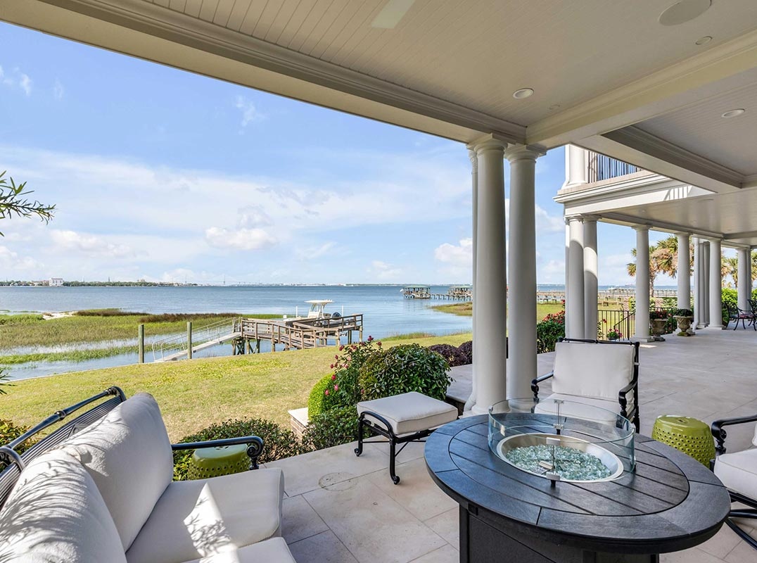 Charleston LHM
Stunning Waterfront Estate
luxuryhomemagazine.com/charleston/745…
Presented by Handsome Properties
#luxuryhomemagazine #luxuryhomes #luxuryliving #luxurylife #luxuryrealestate #luxuryhomerealtors #charlestonscluxuryrealestate #scluxuryhomesforsale #scluxuryrealestate