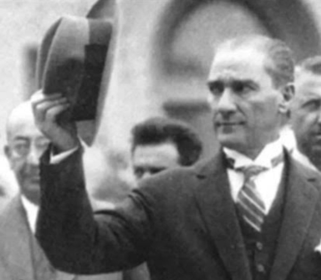 Nerde bir ATATÜRK'çü varsa
Benden ona Selam Olsun.!