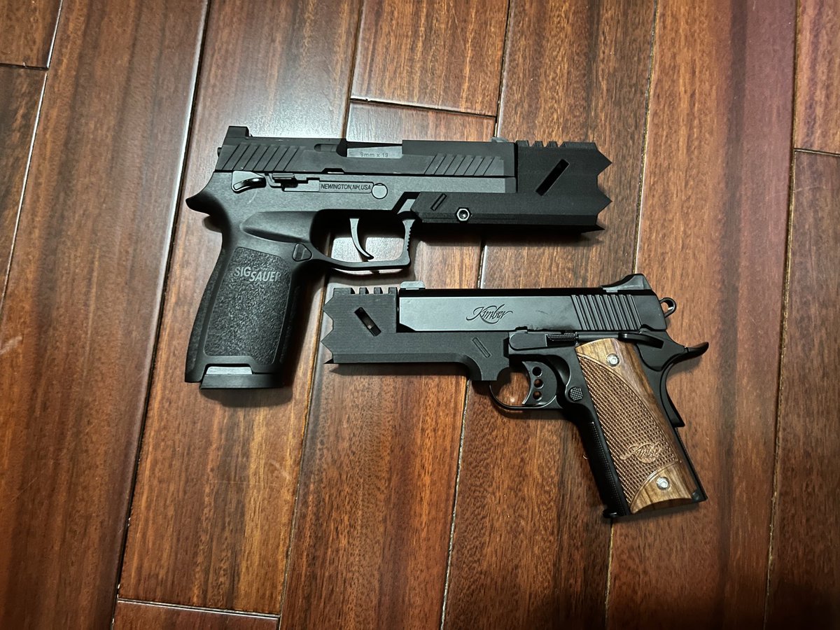 NZMKKE's tweet photo. 新的完美适配~毕竟搞不到原版那个玩意，只能用这种手段凑数了…不得不说1911这个真的比起来小一圈啊，320套上甚至有那么点dominator的感觉了 https://t.co/nefUTvhFGj