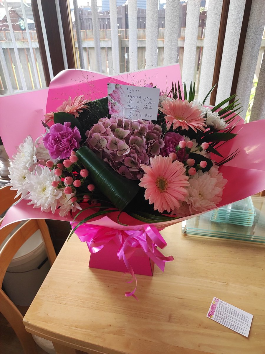 Thank you very much to <a href="/BalmallochPTA/">BalmallochPTA</a> for my beautiful flowers presented at <a href="/balmalloch/">Balmalloch Primary</a> award ceremony.Such a lovely surprise 💐👩‍🎓