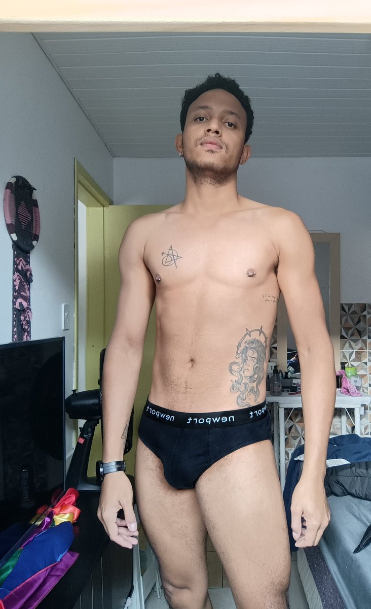 ItsRandy404's tweet photo. Just ignore the mess on the background #WorkingOut #ItsMyWeakness #Latino #Curitiba #Brasil https://t.co/dlhGDE9pmp