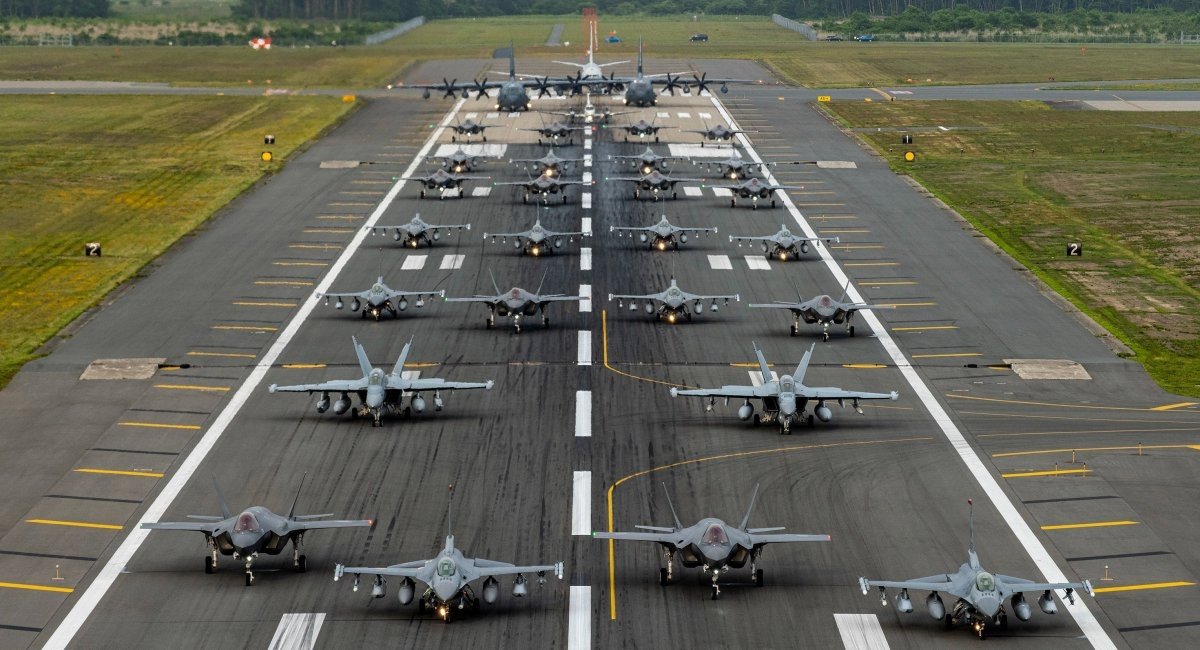 NATO_AIRCOM's tweet photo. Air Defender was the largest deployment exercise of air forces in #NATO's history, with NATO members
🇩🇪🇺🇸🇱🇺🇵🇱🇫🇷🇪🇸🇱🇻🇵🇹🇮🇹🇭🇺🇬🇧🇱🇹🇹🇷🇷🇴🇪🇪🇫🇮🇧🇪🇩🇰🇸🇮🇳🇴🇬🇷🇧🇬&partners🇸🇪🇯🇵🇭🇷
Allied air power defends shared values & strengthen vital partnerships to deter aggression worldwide
#StrongerTogether https://t.co/TWYGfONi1G