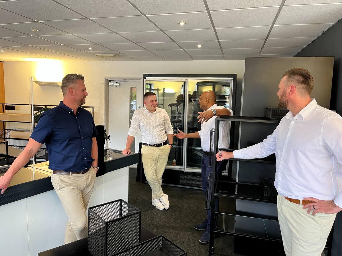 Trishan_UK's tweet photo. Fostering a culture of courage, curiosity, and collaboration is fundamental to visionary leadership. I empower my team to think ambitiously, embrace calculated risks, and approach challenges with optimism. This enables us to transform the retail landscape around the world! https://t.co/lICxjMWY8J
