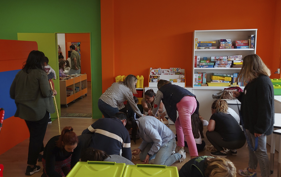 bescolaresgal's tweet photo. "A biblioteca, o corazón do colexio". Artigo de Noemí Leal Doval do CEIP Valle-Inclán do Grove (Pontevedra) no nº 85 da revista EDUGA.
https://t.co/lPrJZscS9E
#LIA3 #BibliotecaCreativa #Radionabiblio #bescolaresgal #bescolaresgalabertas https://t.co/csfsjaWrue