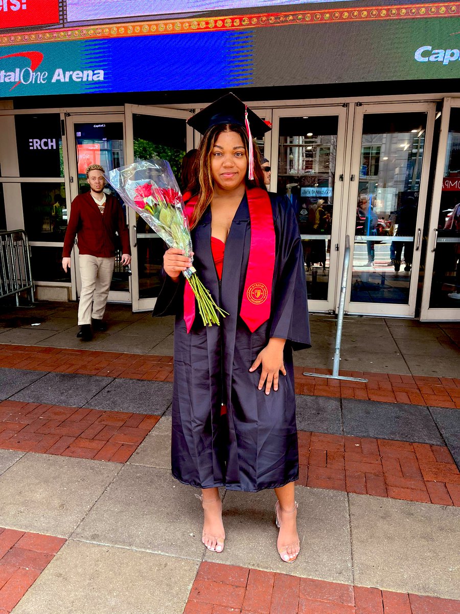 therealsydnii's tweet image. I waited a long time for this moment; finally DEGREED 🥰 #issagraduate #BScriminaljustice 🤍