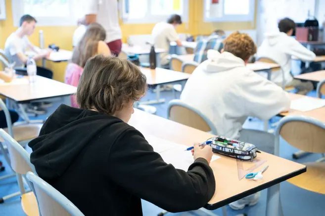 J'ai  une pensée particulière ce matin pour tous nos élèves de 3ème des  collèges d'Eure-et-Loir, qui débutent les épreuves écrites du diplôme  national du brevet. Bon courage à toutes et tous !