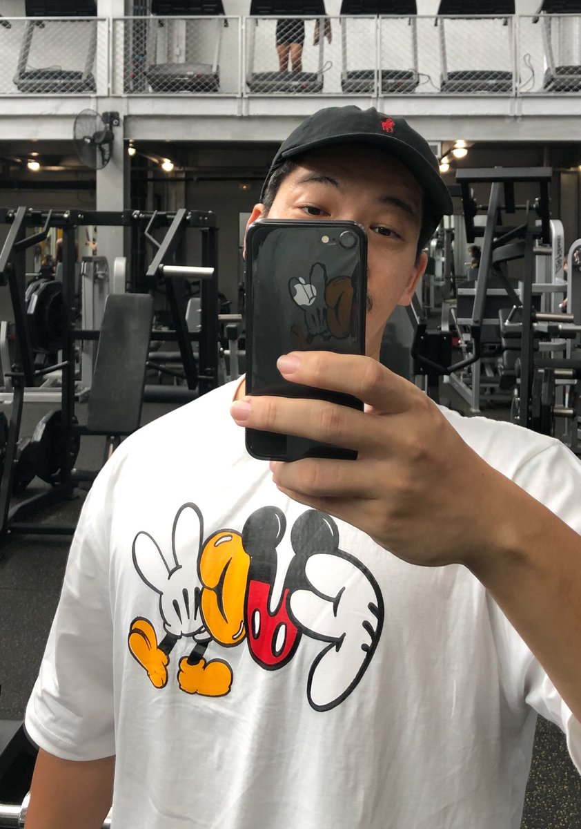 nuttasatt's tweet photo. นายแบบดี ก็เลยส่งผลถึงเสื้อด้วย ขอบคุณ คุณต้า มากๆนะครับ @clay_emm https://t.co/rgliiAwW4O