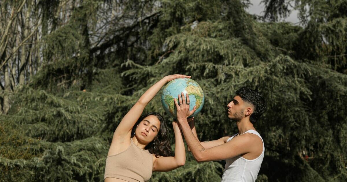 neon_mediafr's tweet photo. Comment s'engager pour le climat au quotidien ?
➡️ https://t.co/DjcLT3mjZd
#RechauffementClimatique #Societe #Environnement https://t.co/8rZOvdwqxi