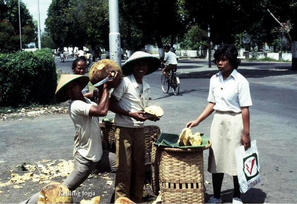 Bakul Nongko Kota Baru
Tahun 1978

Tekan saiki isih ono