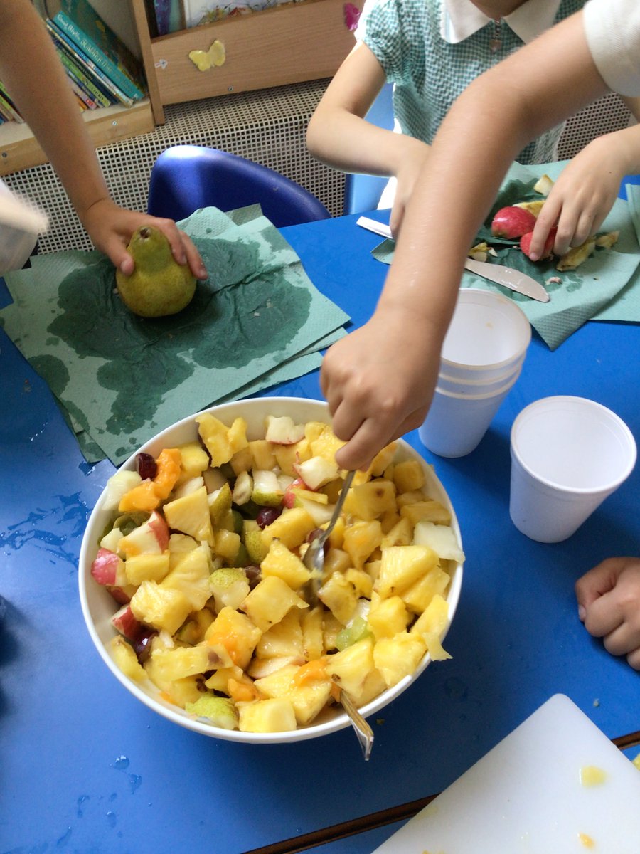 CSGSchool's tweet photo. Year 2 had great fun designing, making and eating fruit salad. #yummy#healthy#mouthwatering https://t.co/PoXjyhQz7a