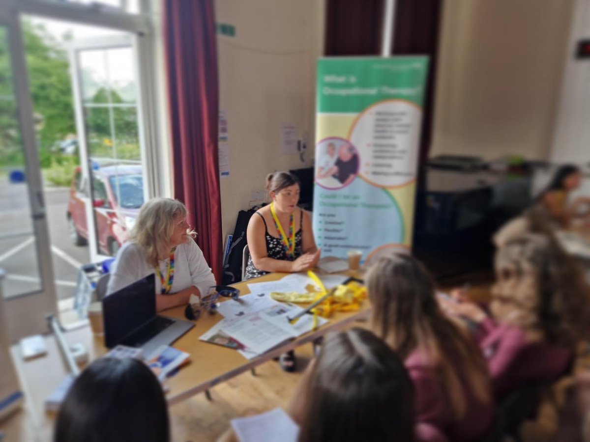On Thursday three of our #Career #Rolemodels from @Gloshosptherapy attended an #AsktheProfessional event at @StroudHigh. A fantastic chance to introduce the future workforce to #career #opportunities with @gloshospitals.

#CareersDay #CareersFamily #SkillsforLife #StepintotheNHS