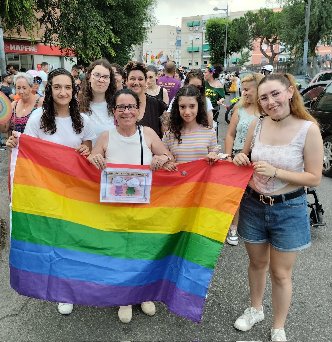 DeAmpas's tweet photo. Acompañando, apoyando a @laplumaparla en la 🌈 II Manifestación del #OrgulloLGTBI en #Parla.
Todos los derechos humanos pertenecen a todas las personas.
¡Ni un paso atrás! 
#ParlaDiversa  #ParlaConOrgullo https://t.co/r4nHlpHq48