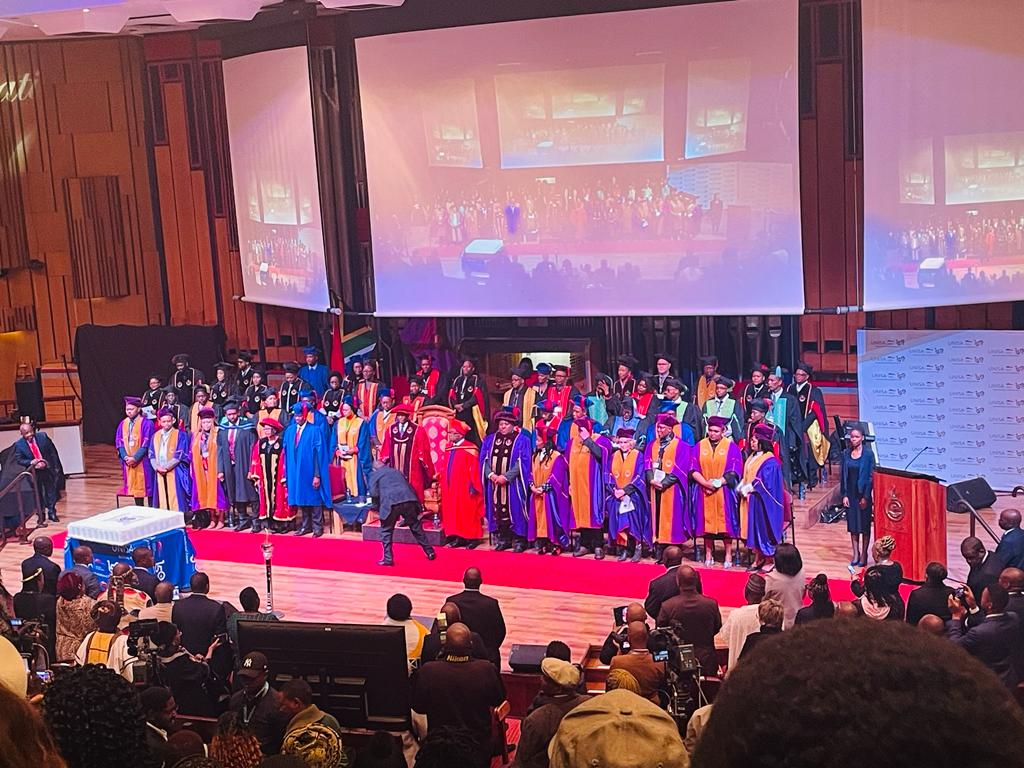 🚨🚨🚨🚨🚨
The procession consists of our Former SA President Thabo Mbeki, Deputy President, Paul Mashatile, Vice Chancellor, Prof Puleng Lenkambula, Minister of Higher Education, Dr Blade Nzimande, Counsil members and Extended Management #Unisa150 celebrations.