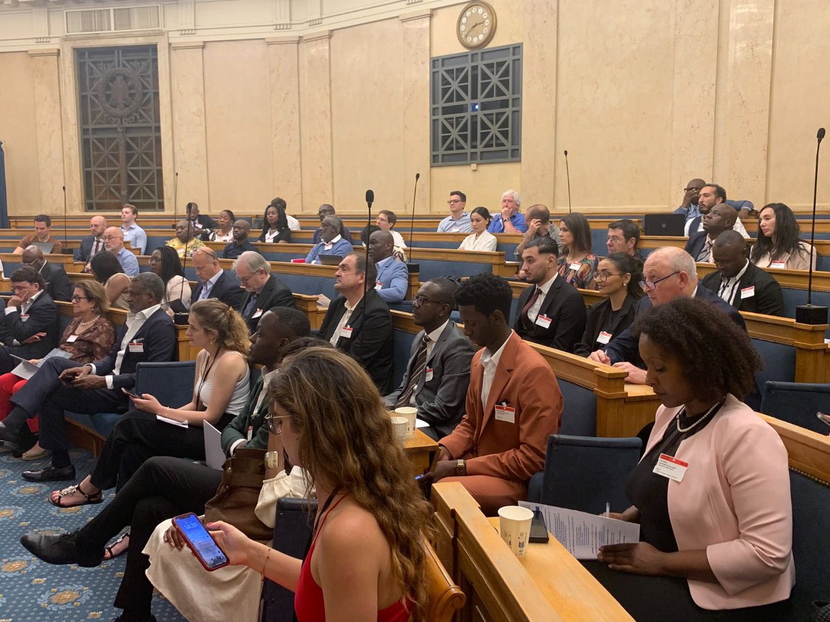 jolyandres's tweet image. #DBM2023 

Revivez en images les temps forts de notre table #Ronde de la #7ème Edition du #DBM.

⏭️(1)#Keynote : Energies renouvelables , #décarbonation de l’économie , quels enjeux pour la finance verte et éthique ?
#Ceps #Engie #CCE