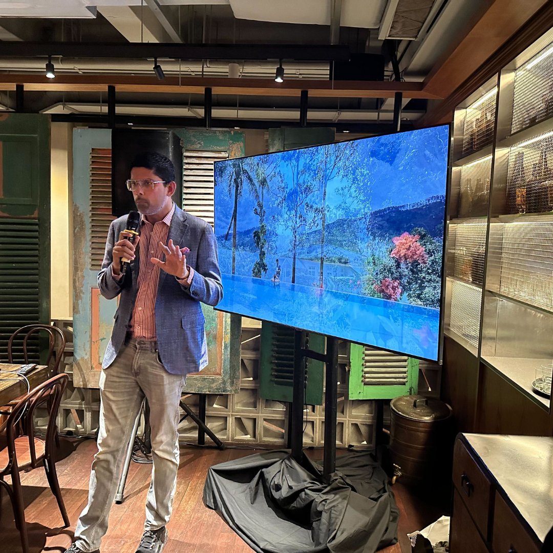 Resplendent Ceylon tweet media