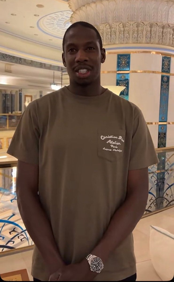 EvertonHeb's tweet photo. Doucouré pictured yesterday in Mecca #SaudiArabia #Everton #efc https://t.co/AuXN5QohQo
