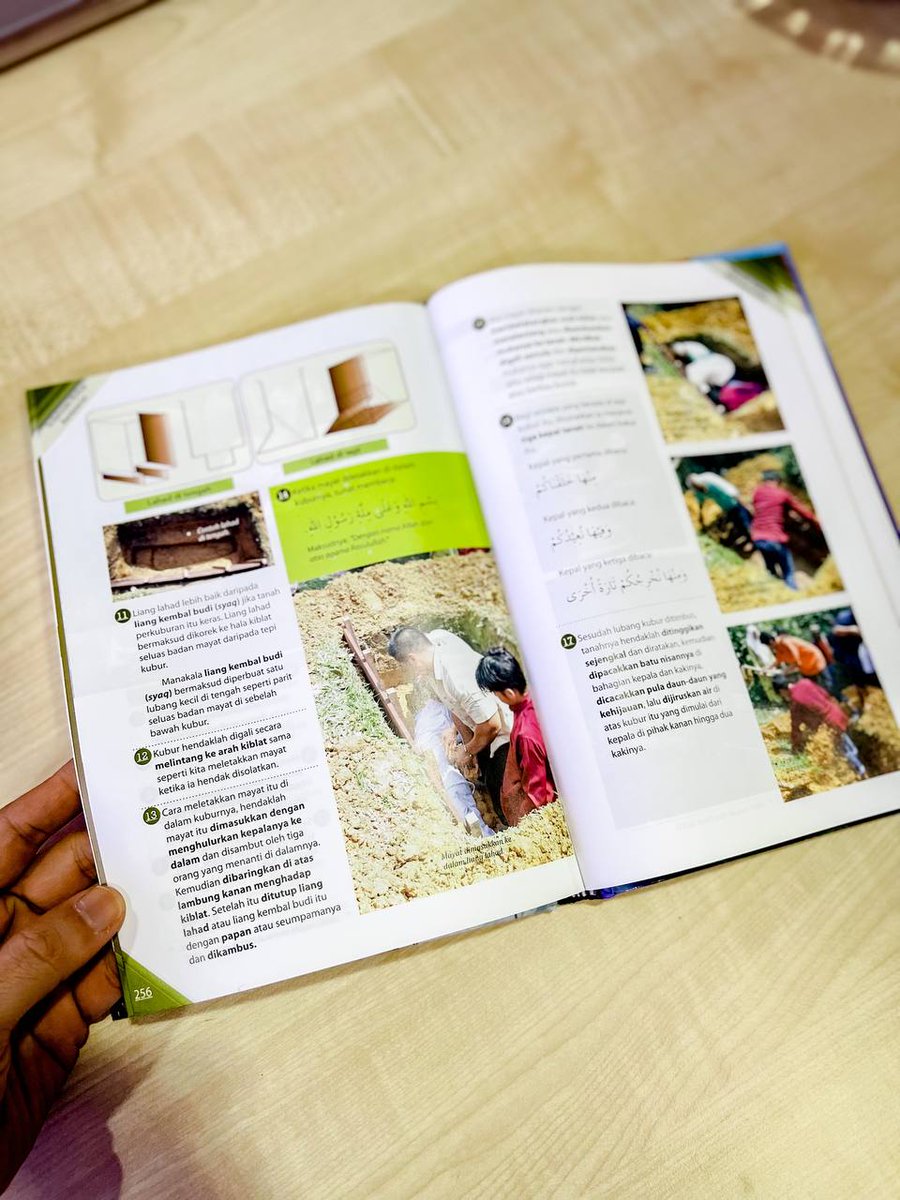 TelagaOfficial's tweet photo. Mencari buku asas fardu ain lengkap daripada awal kelahiran hingga kematian. Merangkumi syariat, ibadah, pendidikan awal kanak-kanak dan banyak lagi. Diterbitkan tahun 2009, buku tulisan almarhum Ustaz Datuk Hj Ismail Kamus dan Ustaz Dr. Azrul Azlen ini sangat relevan... https://t.co/3TSQete3xG