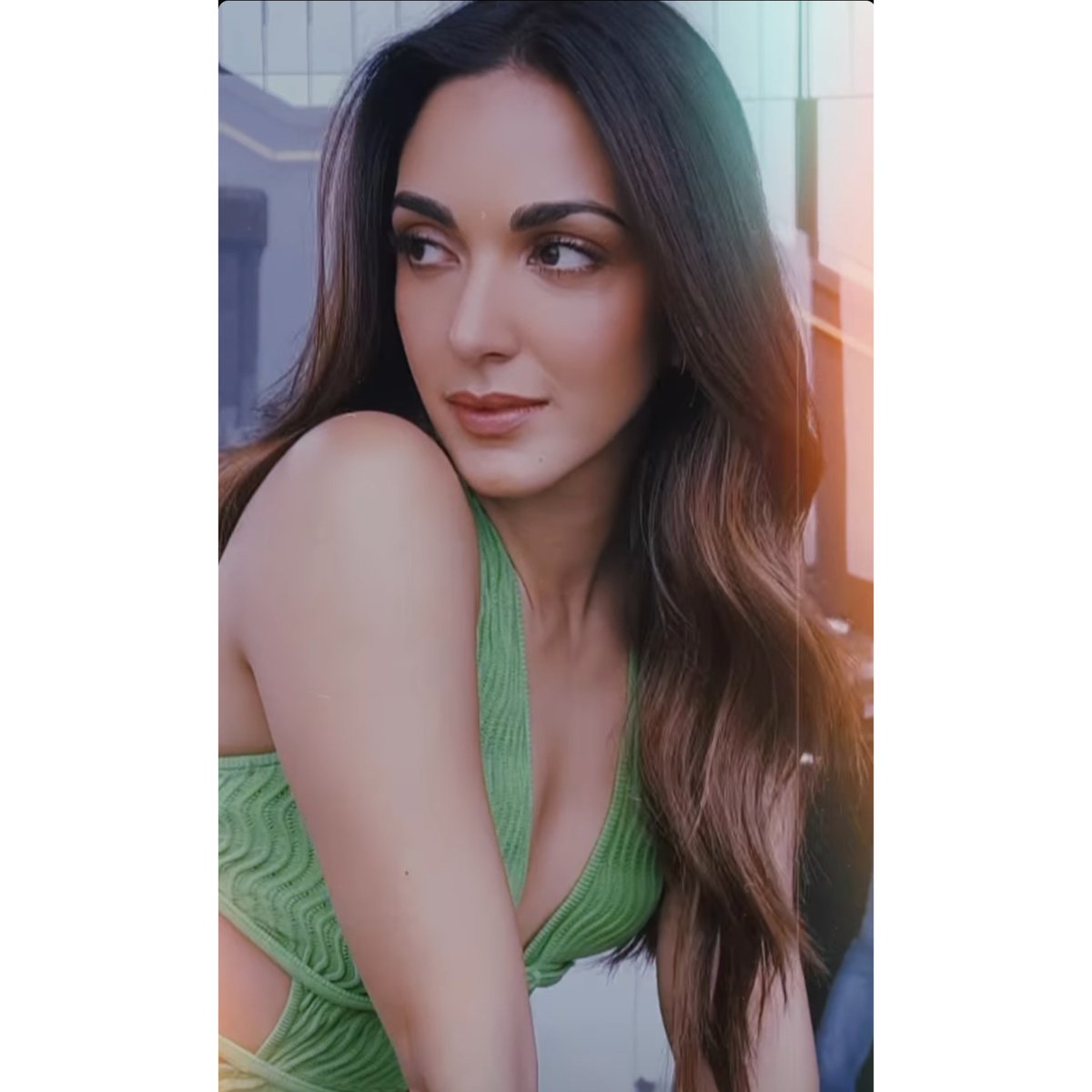 filmfare's tweet photo. Leaving us green with envy, the gorgeous #KiaraAdvani! 💚 https://t.co/4TQqYEdoPw