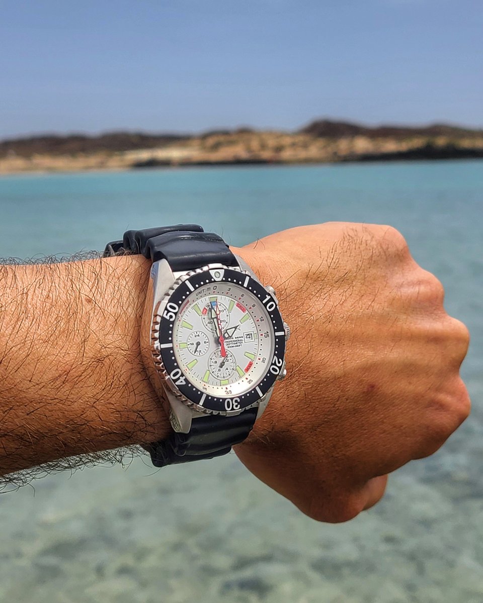 It's Monday! The perfect time to reboot your mind and have a fresh start! 😎

⌚️ DEPTHMETER Chronograph 300M #sharksilver

See all watch details: bit.ly/30YwDHt

#mondaymotivation #chrisbenz #chrisbenzwatches #chrisbenzoceanteam #depthmeter #sharkproof #divewatch