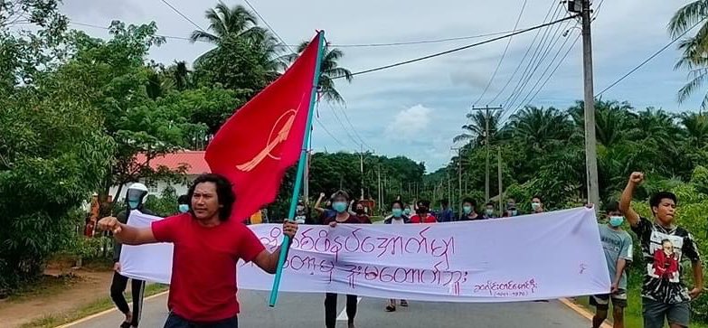 Democracy Movement Strike Committee-Dawei , Student Union, LGBT Community and residents from #LaungLon Twp, #Dawei , staged an anti-coup demonstration to uproot the #MilitaryDictatorship on Jun26.  #2023Jun26Coup #HelpMyanmarIDPs #WhatsHappeningInMyanmar