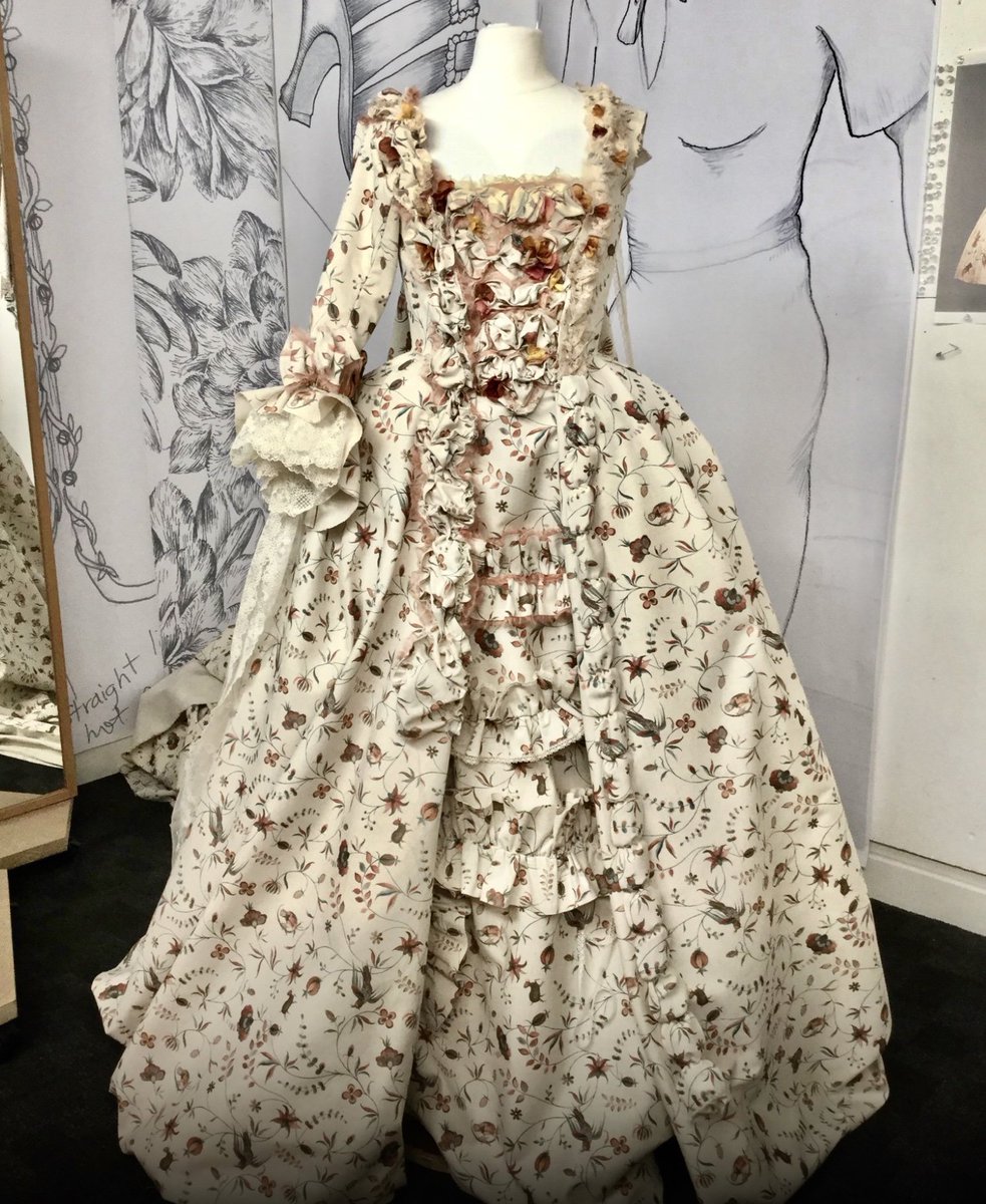 LVerbeek_Fans's tweet photo. .@OutlanderCostum Hi Terry! Love your work on S1-S4! I'm highlighting some of your Geillis designs on my Instagram. For my next post, I'd like to discuss this dress and fabric! Could you tell me more about the inspiration behind the dress and the use of the (fantasy) animals? https://t.co/qKiwL9hIUV