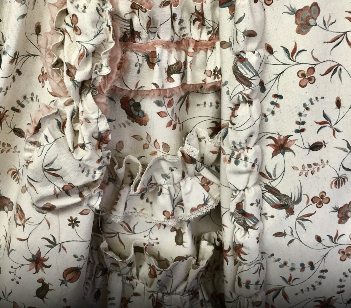 LVerbeek_Fans's tweet photo. .@OutlanderCostum Hi Terry! Love your work on S1-S4! I'm highlighting some of your Geillis designs on my Instagram. For my next post, I'd like to discuss this dress and fabric! Could you tell me more about the inspiration behind the dress and the use of the (fantasy) animals? https://t.co/qKiwL9hIUV