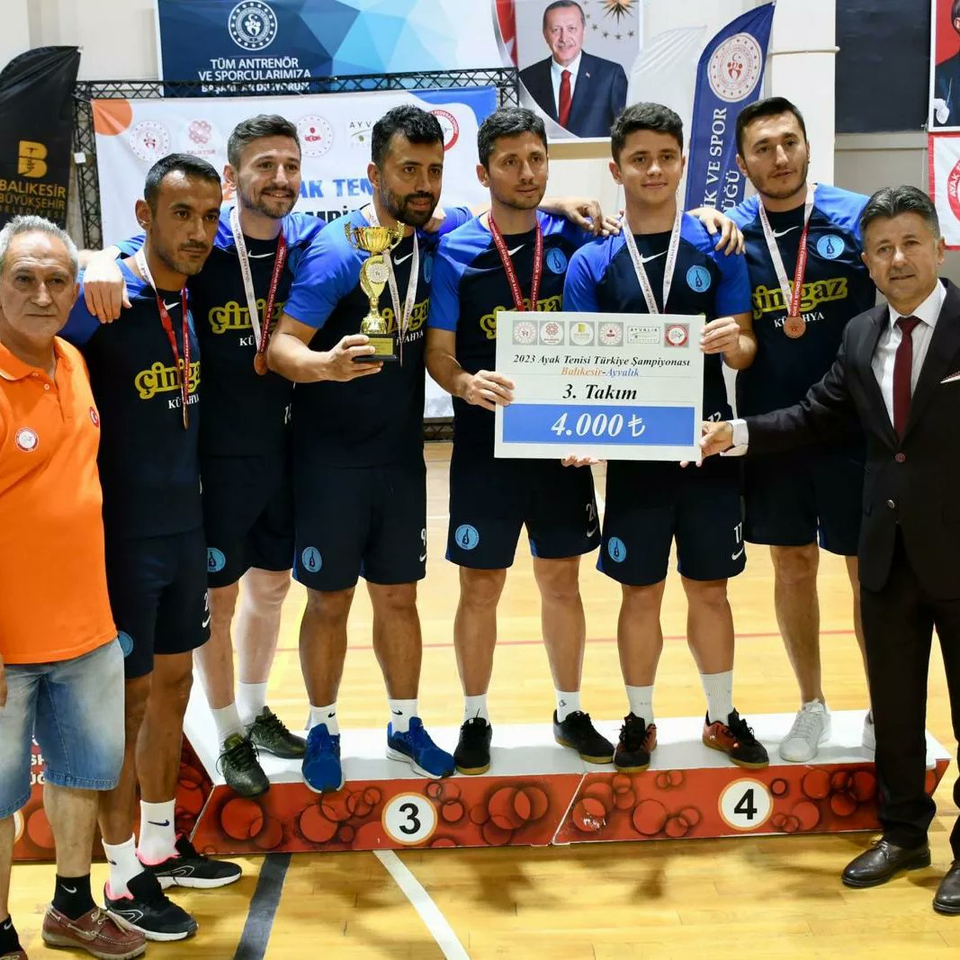 20023 AYAK TENİSİ TÜRKİYE ŞAMPİYONASI,
AYVALIK/BALIKESİR 
<a href="/OA_BAK/">Dr. Osman Aşkın Bak</a> 
<a href="/gencliksporbak/">Gençlik ve Spor Bakanlığı 🇹🇷</a> 
<a href="/TC_Balikesir/">Balıkesir Valiliği</a> 
<a href="/balikesirbld/">Balıkesir Büyükşehir Belediyesi</a> 
<a href="/GSB_Balikesir/">Balıkesir Gençlik ve Spor İl Müdürlüğü</a> 
<a href="/AYVALIKBELEDIYE/">Ayvalık Belediyesi</a> 
<a href="/AYVALIKBELEDIYE/">Ayvalık Belediyesi</a> 
@