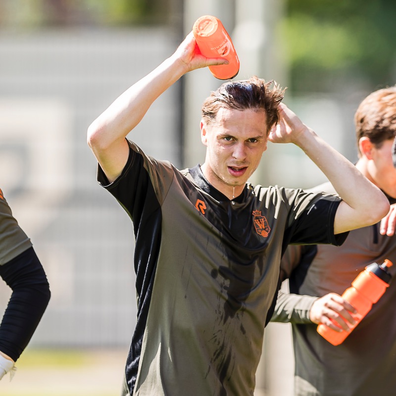 WillemII's tweet photo. 𝗘𝗘𝗥𝗦𝗧𝗘 𝗧𝗥𝗔𝗜𝗡𝗜𝗡𝗚
Donderdag, 10.30 uur!
#SeasonPreps⚡️