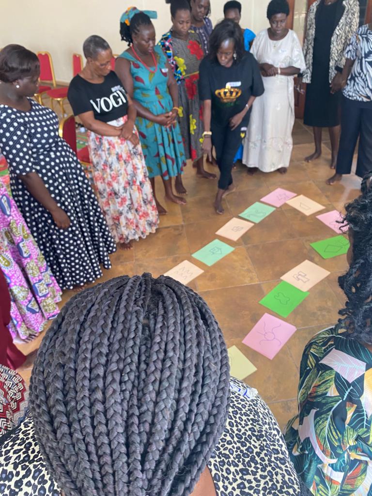 WHRDNU's tweet photo. See how Women defenders from Eastern Uganda share their local protection measures at grass root levels to mitigate and respond to attacks against them. We are truly inspired by the powerful words. 

@CIVICUSalliance @crdefenders @FrontLineHRD @AWID @UrgentAct @GlobalFundWomen https://t.co/bkMAIcCGIB