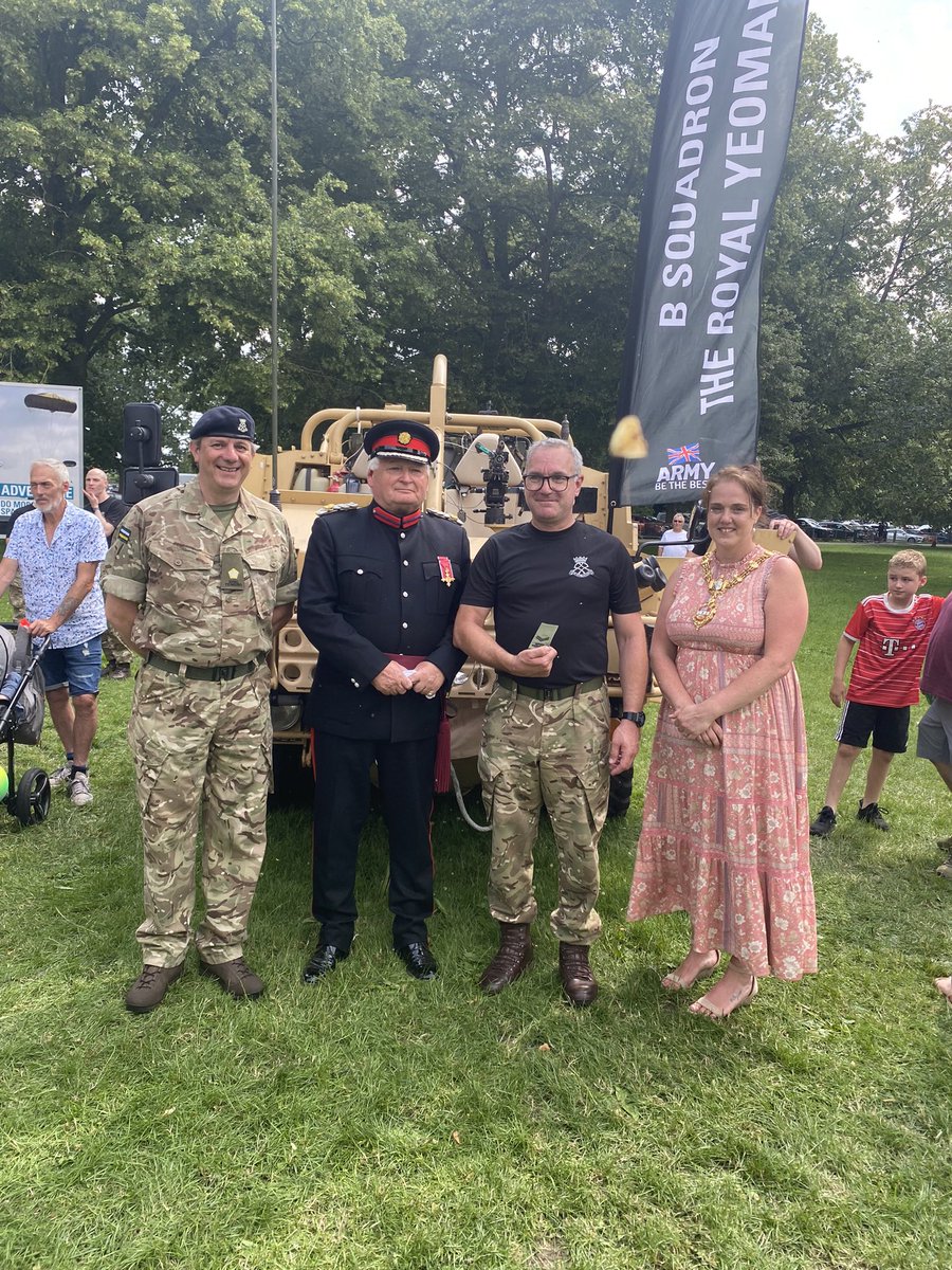 After successful boarding, one of our soldiers was promoted to Corporal at Himley @dudleymbc #ArmedForcesDay yesterday with our Hon Colonel Richard Boot MBE DL @WMLieutenancy & friend of the Squadron @DudleyMayor presenting Cpl R with his new rank slide
#GoodNews #ArmyReserve