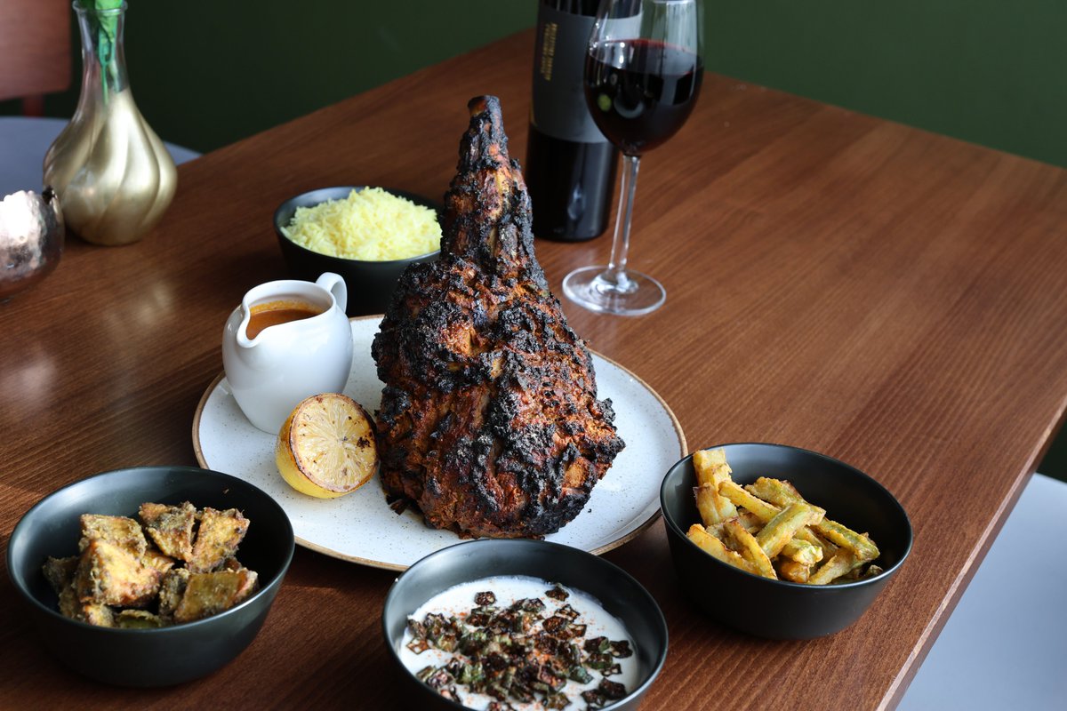 PureCooking's tweet image. Enter the spice laboratory of #PureIndianCooking, where our talented chefs are culinary scientists! They experiment with flavors, concocting innovative dishes that will blow your mind. Join us for a taste of their flavorful experiments! 🔬🍛 #FlavorLab #CulinaryScience