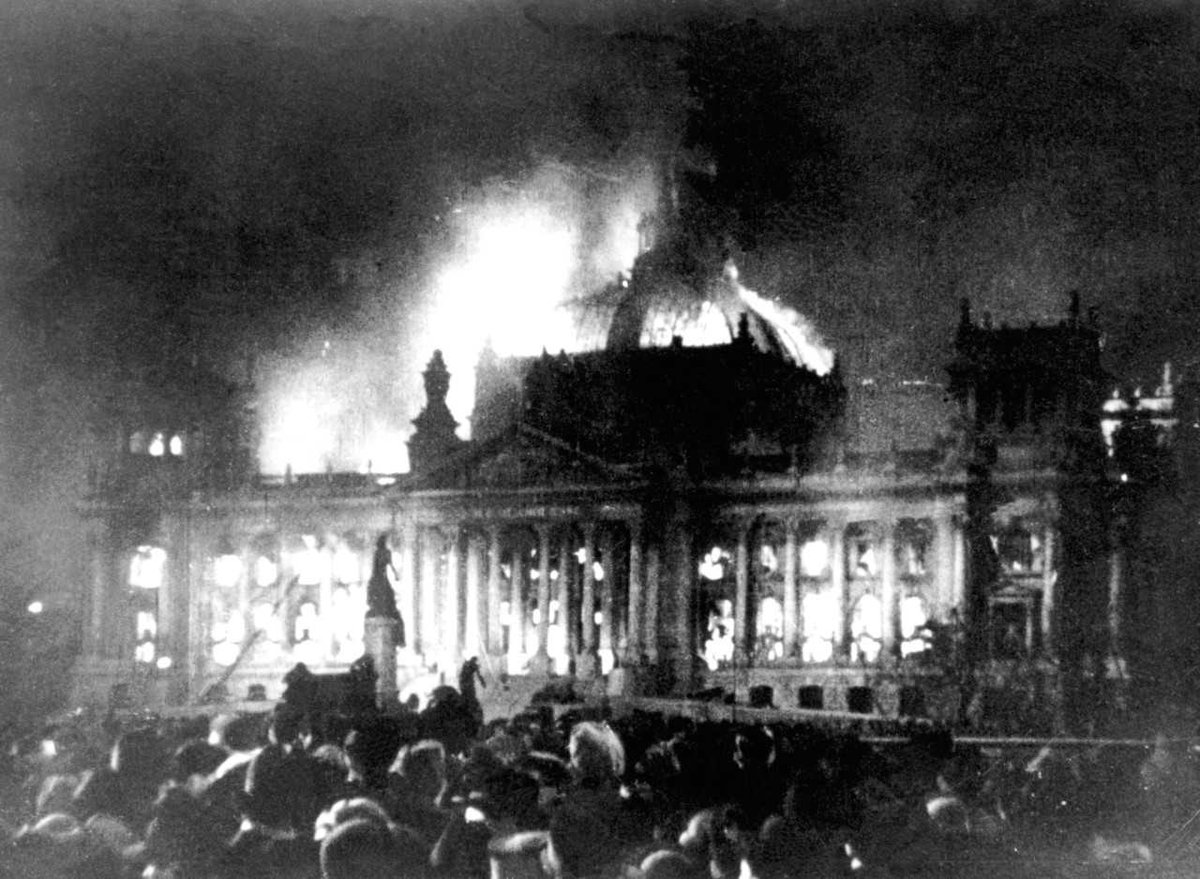 Am Freitag spreche ich @LangeNacht_DD über die Geschichte eines Fotos vom #Reichstagsbrand, das jahrzehntelang als 'authentisch' galt, obwohl es aus einem #DEFA-Spielfilm stammt. Los geht's um 19 Uhr @HAIT_TUD, Teilnahme auch per ZOOM. #LNDWDD #Fotogeschichte #Filmgeschichte