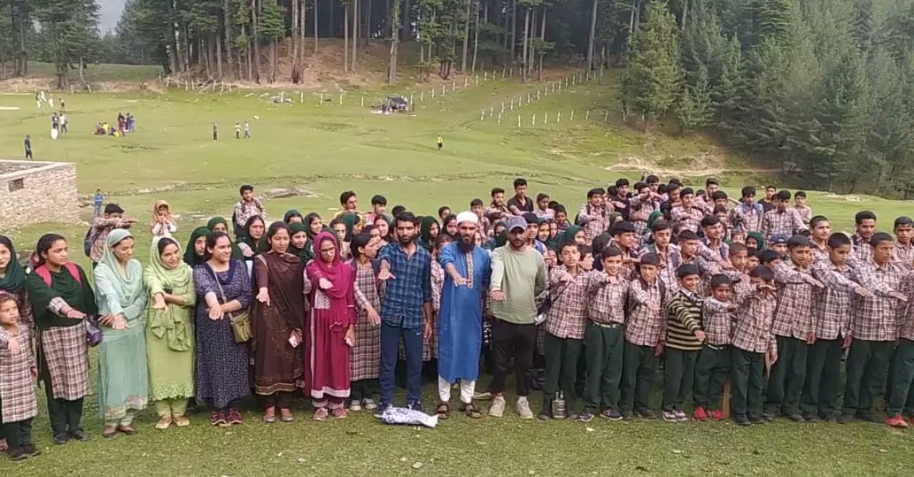 _Globalpeace's tweet photo. Students,staff and management committee members of Amin Academy Bunjwah district kishtwar in jammu and Kashmir took part in Nasha Mukt Bharat Abhiyan workshop and pledged to work for drug free India @MSJEGOI @PMOIndia @OfficeOfLGJandK @DrJitendraSingh #NashaMuktBharatAbhiyan https://t.co/aJmrzhLpvb