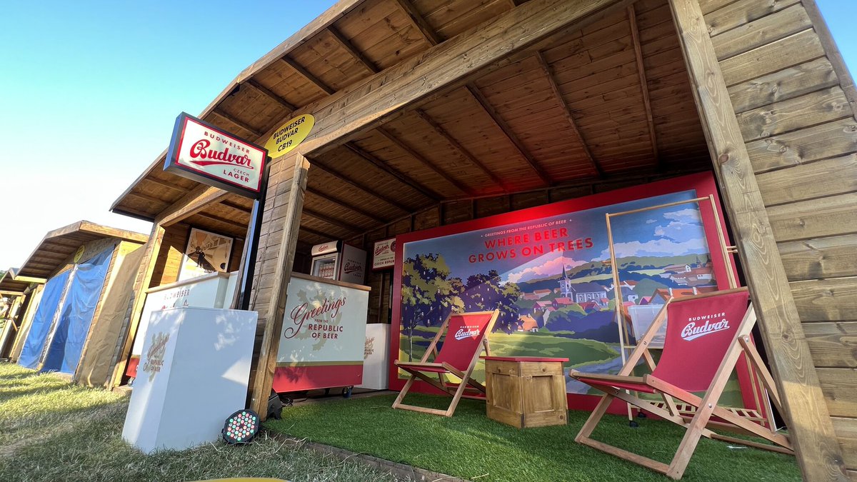 Behind the scenes of a stand build 🤩

We love a before and after 👉

#exhibitionstands