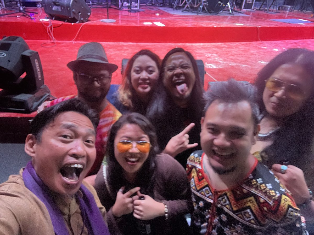 TeddyBaguilatJr's tweet photo. Thank you Hey Moonshine for inviting me to your song release party of “Simulan Na”. Isang kantang me saysay at sarap kantahin dahil rollicking rock and roll. Great for me to finally go out after being in sick bay for 2 weeks. #SimulanNa #HeyMoonshine https://t.co/0VlDV7AsRI