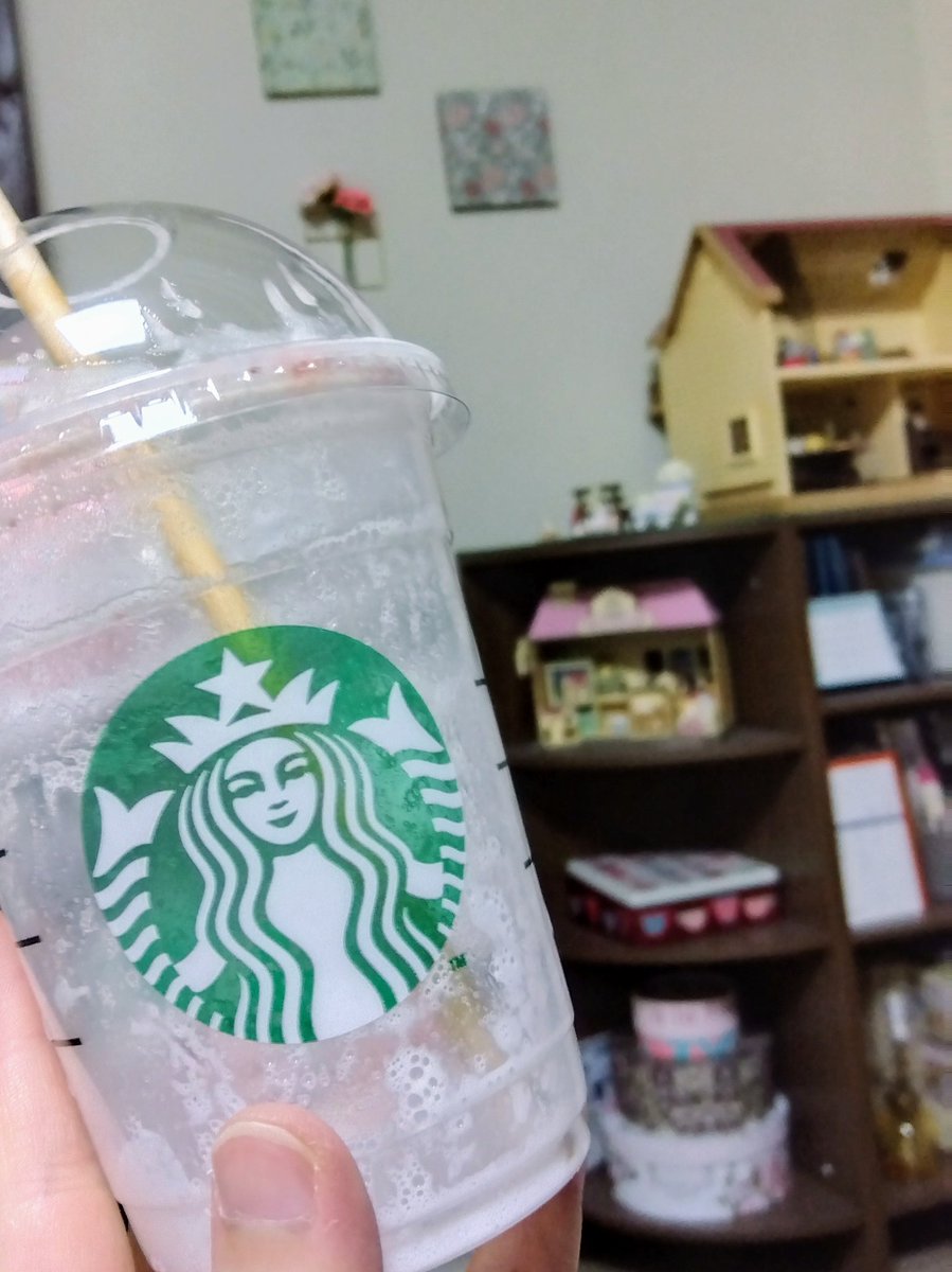 Mubyo_official's tweet photo. ひさぽっぽー((ʚ(  ˙꒳​˙)ɞ))！！

スタバのいちごを飲んだ！
おいしかった！！（事後報告） https://t.co/DM14dZRJ49