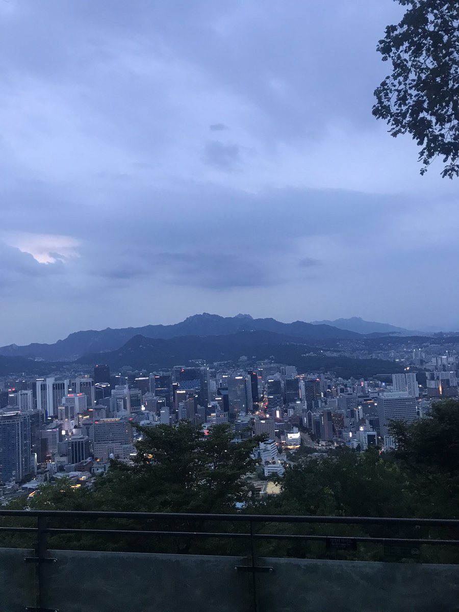 amessleigh's tweet photo. Seoul really is so pretty 🥹💖 https://t.co/qreEBFiiam