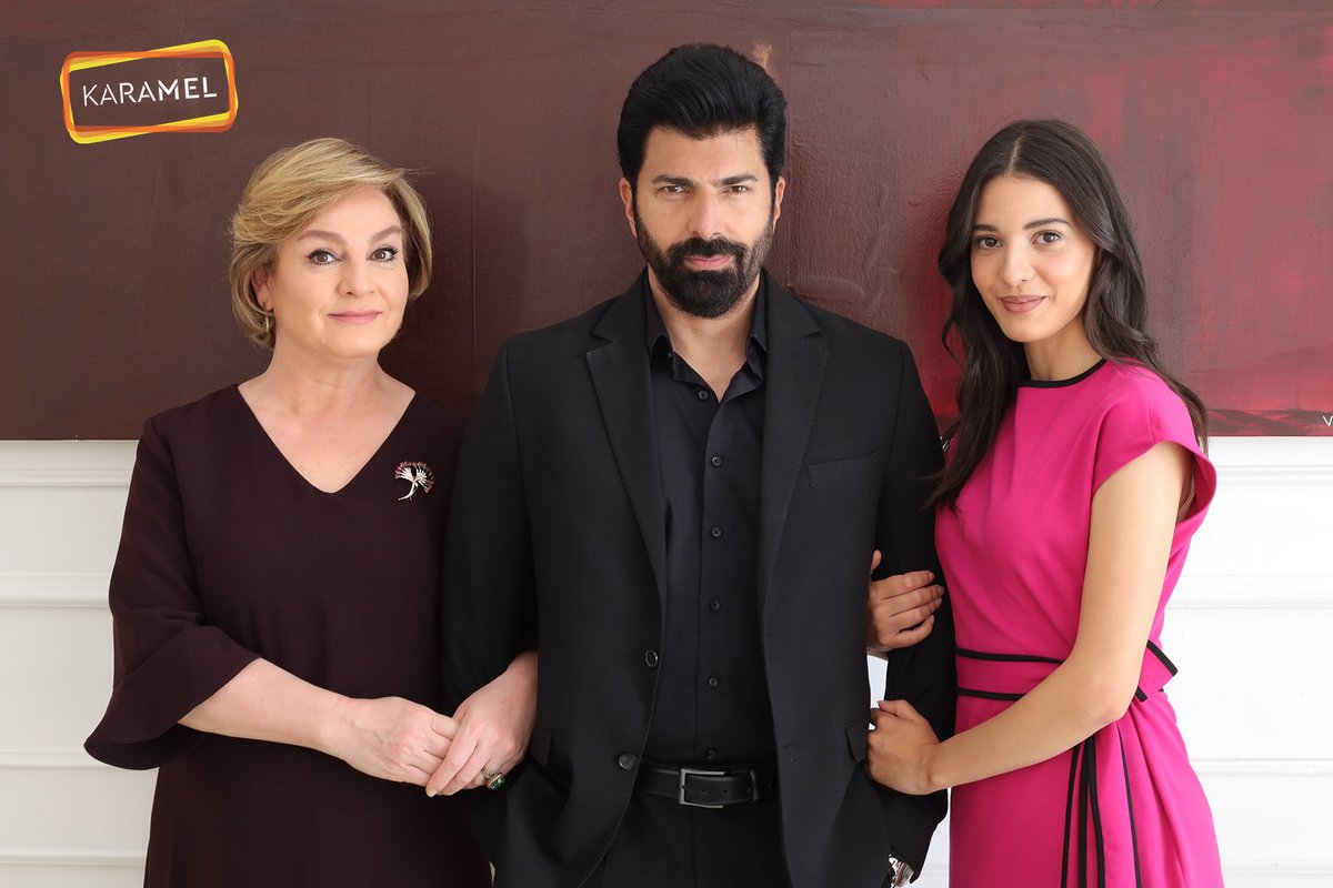 esaretkanal7's tweet photo. 😎🌸 #Esaret yeni bölümleriyle hafta içi her akşam 19:00'da @kanal7'de! 💞 #Gitme @KaramelYapim https://t.co/p1ru0SSmRe