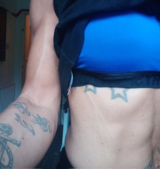 Is it just me or does anyone else like seeing veins...🤔💪 #summerbody  Xxx https://t.co/Rjr3cgkkHD<a href="/tag/summerbody"class="tags"><span>#summerbody</span></a>