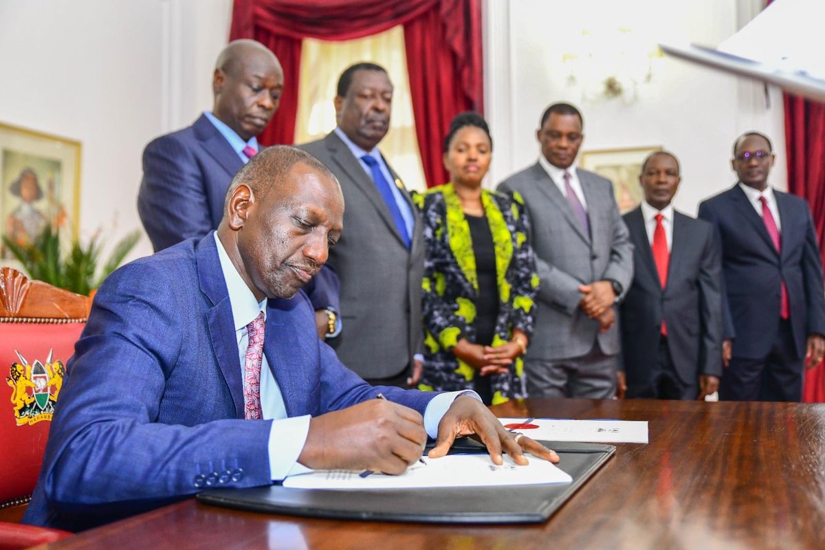 H.E President Dr. @WilliamsRuto has exemplified virtuous & upstanding skills in debt management for the country, economic reconstruction, inter-reliance within the business environment, inter-dependence & stabilization of the Housing sector.

Signing of Finance Bill at Statehouse