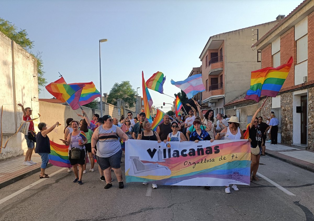 amparolgtbi's tweet image. Ayer apoyando el Primer Orgullo en Villacañas (Toledo) 
Trabajo y lucha de personas LGTBIQA que suponen acciones de reconocimiento de una realidad imparable.  Gracias por defender la dignidad de todos, todas y todes. 
#Orgullo2023 #LGTBIQA