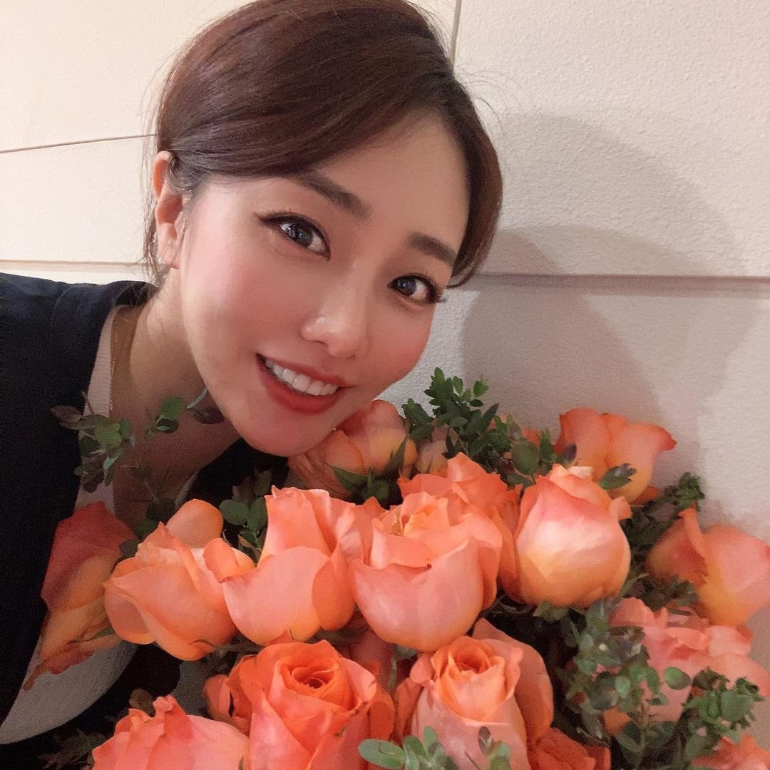 It is always super romantic to meet with flowers in hand.