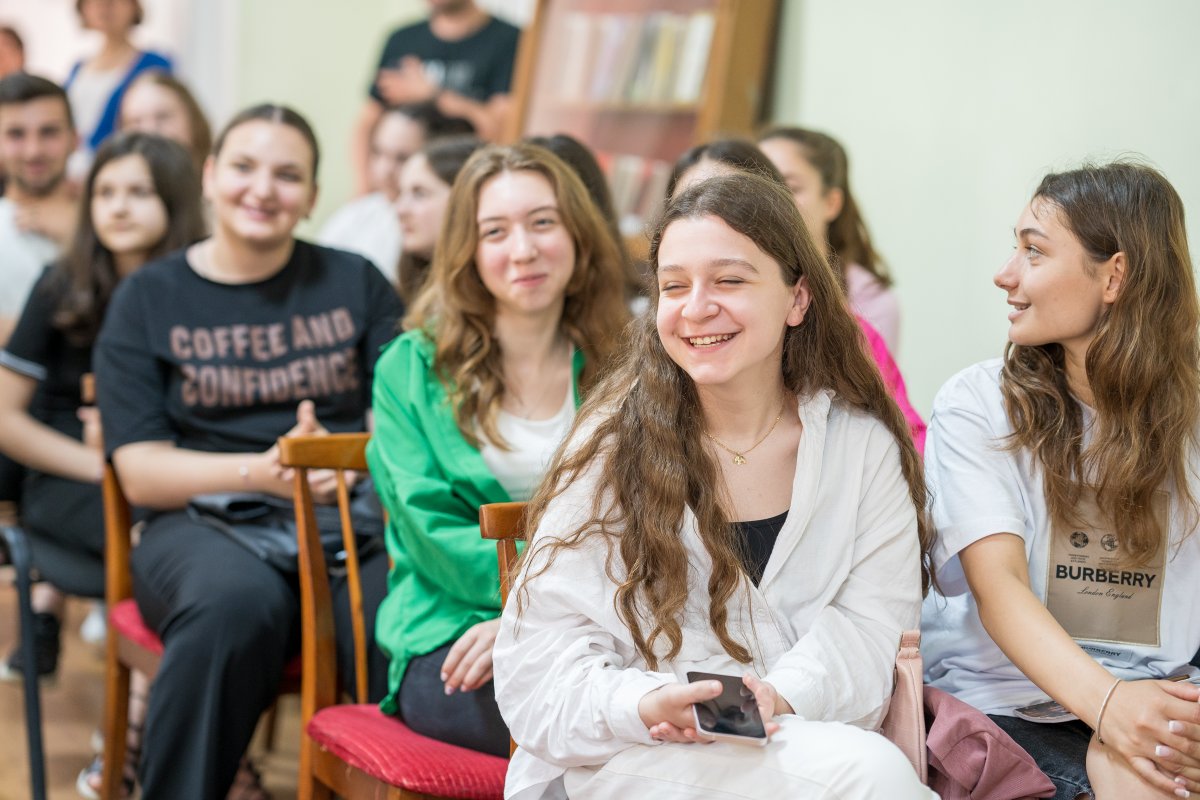 UNFPAGeorgia's tweet photo. We are excited to have opened our 19th #EqualityCorner in Zestaponi, western 🇬🇪 within our @EUinGeorgia-supported #EU4GenderEquality programme to give amazing adolescent girls & boys access to quality books on equality, human rights, tolerance, youth empowerment📚#PartnersAtCore https://t.co/rfkehmJOff