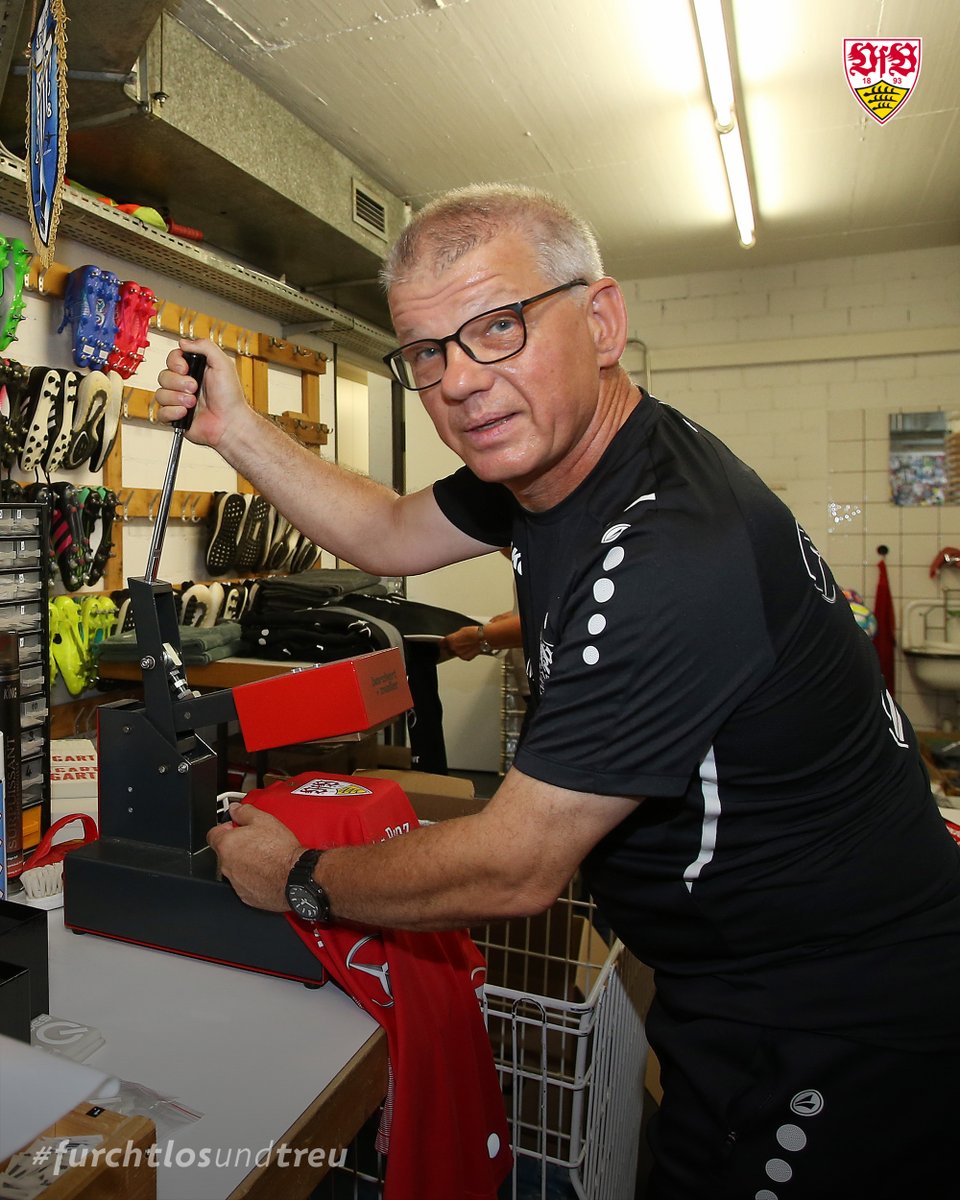 Happy birthday to Michael Meusch. Our kit manager turns 𝟲𝟭 today! All the very best, Meuschi! 👏🎉 

#VfB