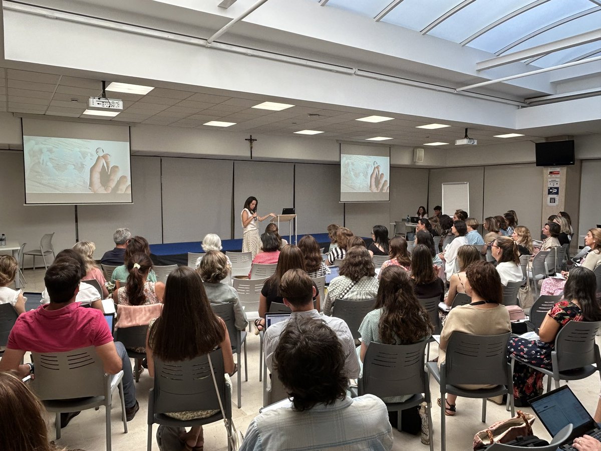 ¡Buenos días!

Hoy hemos comenzado con la Escuela de Verano de HCP. 

Un espacio de tres días en el que mentores y profesores se juntan para profundizar en la riqueza de lo que esperamos que suceda en el aula.

#UFV #InstitutoDeAcompañamiento