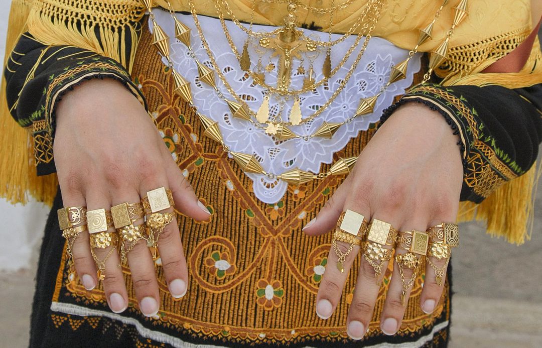 The Ibicencan emprendada today adorns traditional dance costumes but, in the past, it was used to decorate wedding dresses. They were considered as a dowry from the family of the bride.
Did you know that?