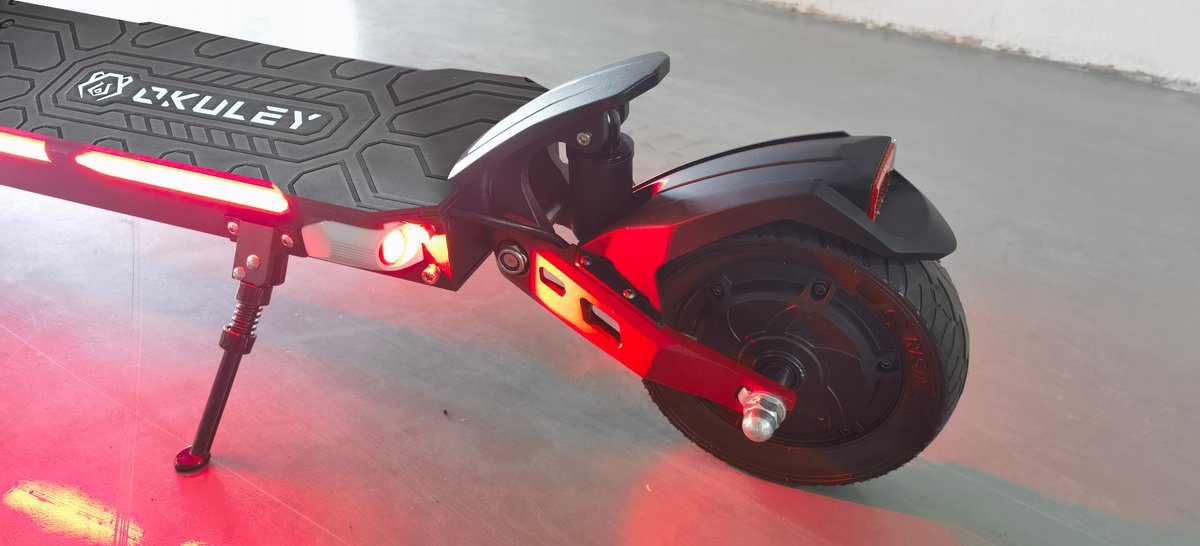 This is our Okuley R8, equipped with front and rear shock absorbers, with a maximum speed of 40km/h.🛴💨
Want to know more, visit our official website：
👉huidongscooters.com
👉huidongenergy.en.alibaba.com/productgroupli…
#electricscooters #electricscooter #escooters #Okuleyscooters